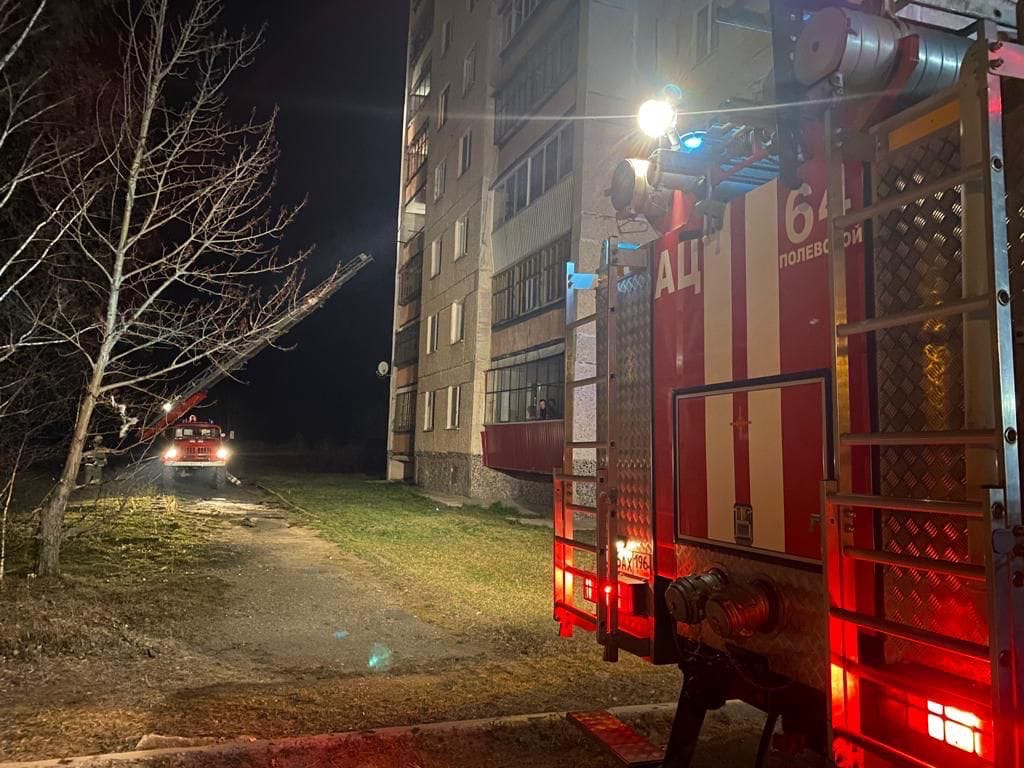 Сегодня ночью в Полевском возник пожар на балконе многоквартирного дома |  Гор.Сайт